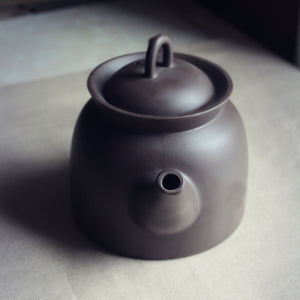 Round Yixing teapot front