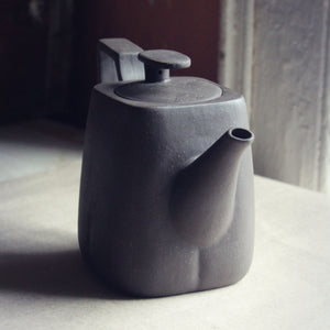 Square Yixing teapot front