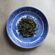 Load image into Gallery viewer, Organic china green tea on willow pattern plate