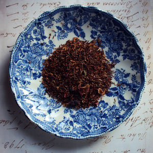 rooibos raspberry and vanilla on blue plate